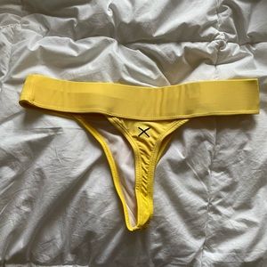 Boutine LA yellow bottoms